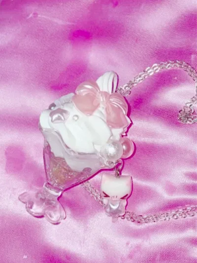 「しあわせなねこ」【チャーム付き✧*^ᴗ ̫ ᴗ^♡】パフェハンドメイドネックレス