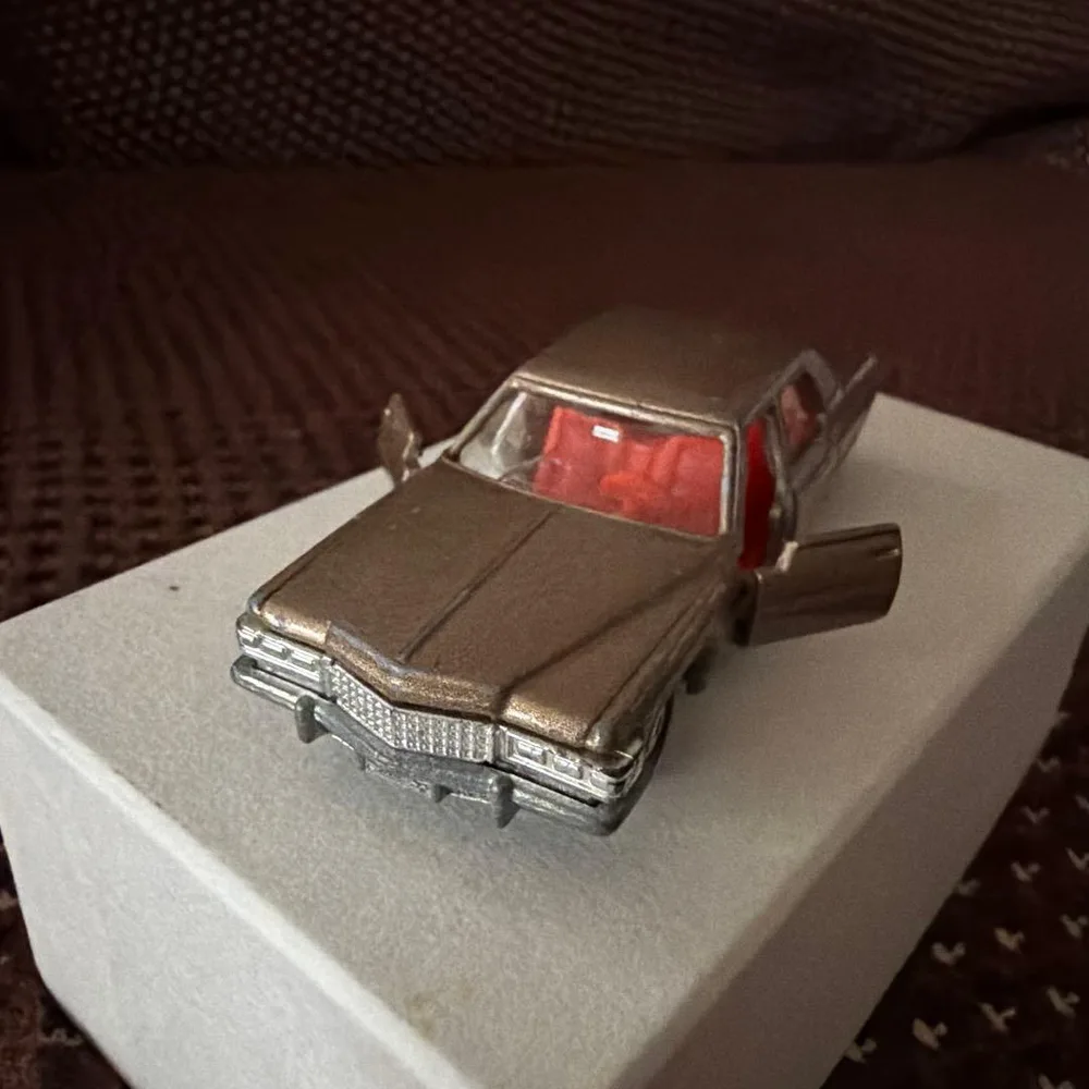 トミカ NO.F2 CADILLAC