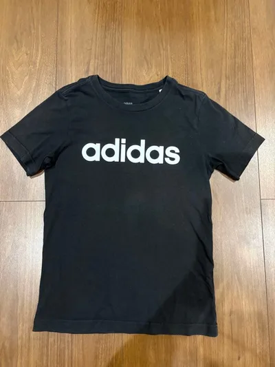 adidas ロゴプリント Tシャツ ブラック