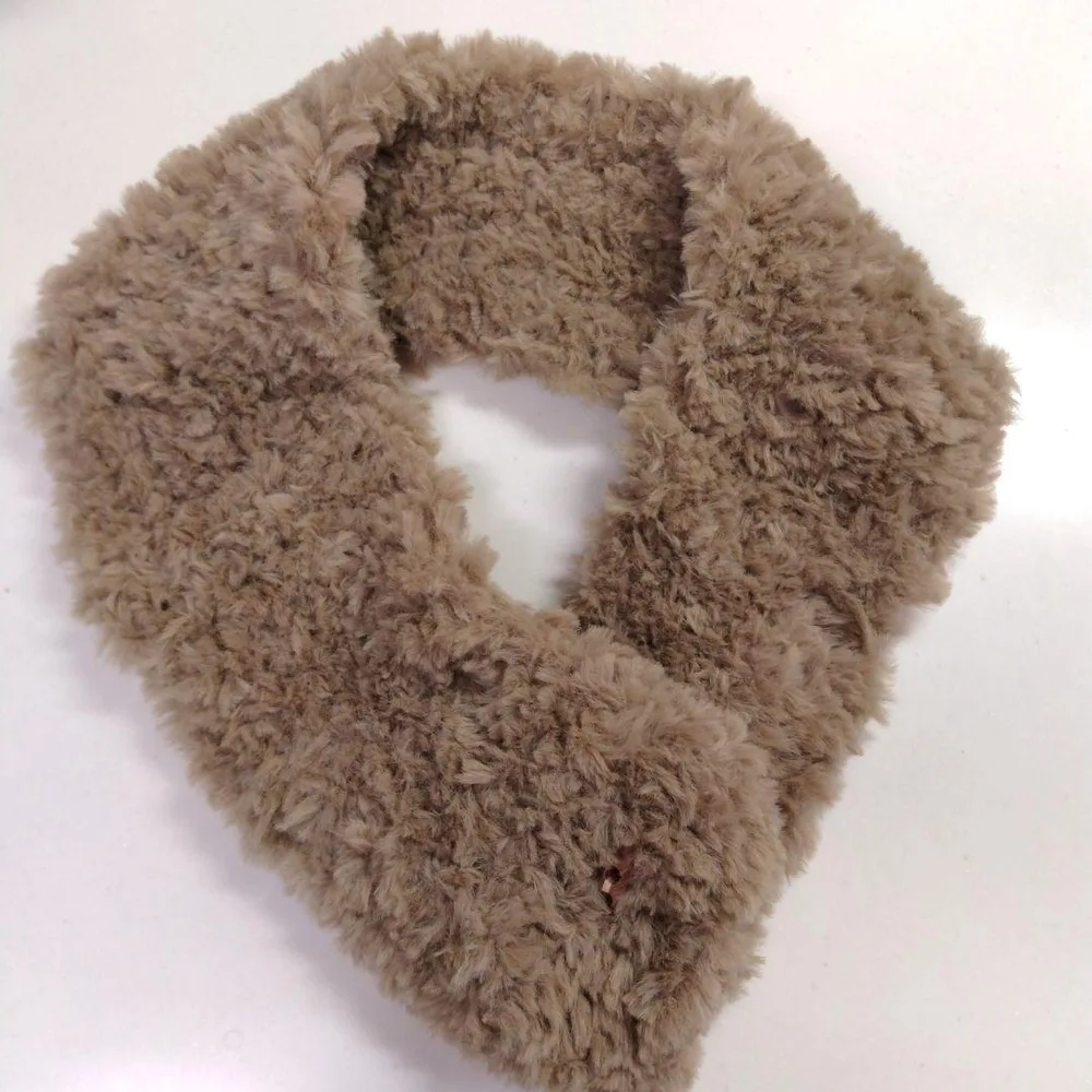 ふわふわ×ベージュ☆ミニマフラー☆スヌード☆マフラー☆ハンドメイド
