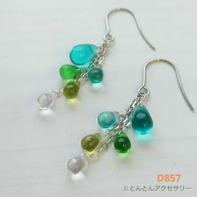 D857 ドロップ チェコビーズ ピアス (緑色) シルバータイプ