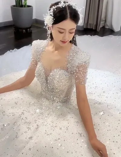 新販売!高級感/ウェディングドレス カラーワンピース 丸首 結婚式パーディ- 花嫁 ドレス 編上げタイプ ホワイト エレガント 舞台コンサート 撮影 発表会 旅行 花嫁ドレス ロングドレス
