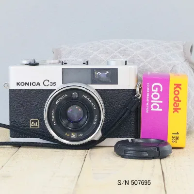 【整備済】【保証付 】 コニカ KONICA C35 E&L S/N 507695(ケース・フイルム付セット) フィルムカメラ フイルムカメラ 【中古】