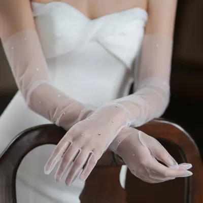 ウェディンググローブ 超ロング 68cm レース ビジュー キラキラ 豪華 ブライダル 手袋 花嫁 結婚式 挙式 披露宴 前撮り 後撮り フォトウェディング 撮影小物 ウェディング小物 パーティー 舞台 発表会オフホワイト 白 上品 エレガント 高級