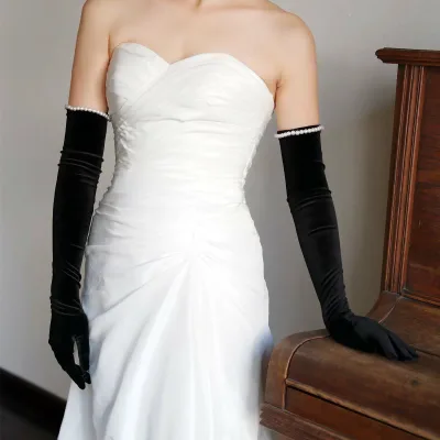 ウェディンググローブ ロング 58cm ベロア ベルベット風 黒 ビーズ 復古 ブライダル 手袋 花嫁 結婚式 二次会 前撮り 後撮り フォトウェディング 撮影小物 ウェディング小物 パーティー 舞台 発表会 演奏会 ハロウィン コスプレ 衣装 レトロ 高級感