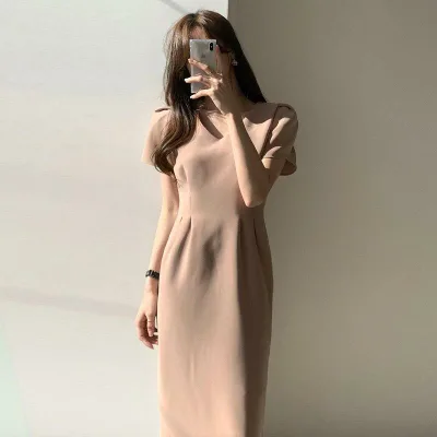 ワンピース レディース Vネック プリーツ ウエストシェイプ 膝下丈 ミドルロング ショートスリーブ エレガント スリムフィット 軽やか スタイル 洗練 女性用 ドレス トップス ボディコンシャス シック