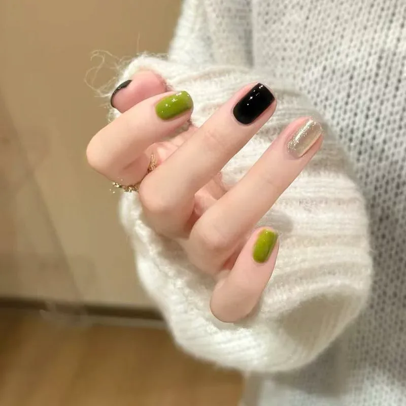 ネイルチップ レディース つけ爪 ショート丈 ワンカラー 無地 シンプル ジェル風 貼るだけ ネイルアート セルフネイル 簡単装着 付け爪 手爪用 ショートネイル 淡い グリーン系 爽やか かわいい 清潔感 ニュアンスネイル グリッター ラメ入り 輝き