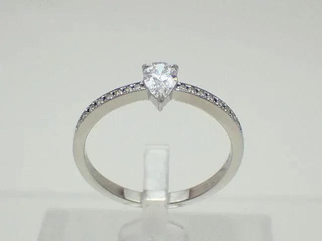 【新品仕上げ済】Pt950 ダイヤモンドリング/ダイヤモンド0.30ct・0.10ct/ペアシェイプ/#13/2.7g【質屋出店】【送料無料】【中古】