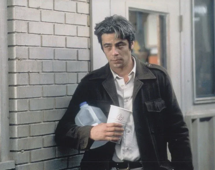 誘拐犯 ベニチオデルトロ Way of the Gun Benicio Del Toro 映画 写真 ポスター 輸入品 8x10インチサイズ 約20.3x25.4cm.
