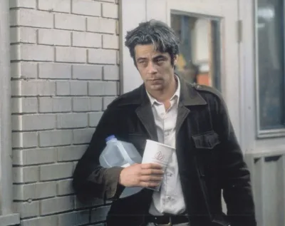 誘拐犯 ベニチオデルトロ Way of the Gun Benicio Del Toro 映画 写真 ポスター 輸入品 8x10インチサイズ 約20.3x25.4cm.