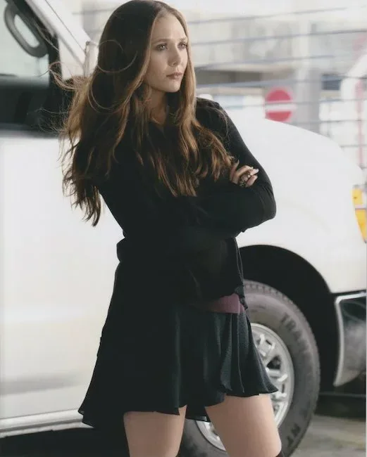 エリザベスオルセン Elizabeth Olsen 映画 写真 輸入品 8x10インチサイズ 約20.3x25.4cm
