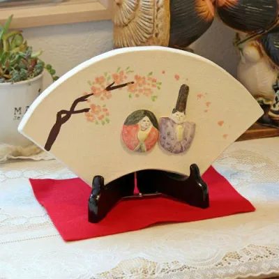 信楽焼 モダン 雛人形 おしゃれ ひな人形 赤・青 扇形 卓飾り 陶器 コンパクト かわいい お雛様 作家 おひなさま ひな祭り 飾り 女の子 お祝い ギフト ミニ 焼き物 信楽焼き あす楽