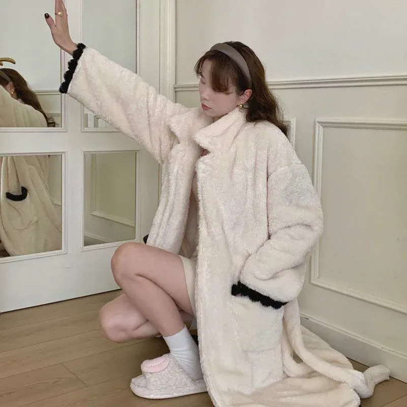 ルームウェア カップル あったか 保温 極厚 フランネル ポリエステル パンダ もこもこ かわいい 襟付き ガウン パジャマ バスローブ 部屋着 快適 リラックス 秋冬 キャラメル オフホワイト
