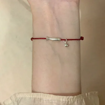 Brooch for women's wrist decoration bracelet, red thread, Nishikigoi motif, metal allergy-friendly, silver, lacquered, electroplated, simple, casual accessory