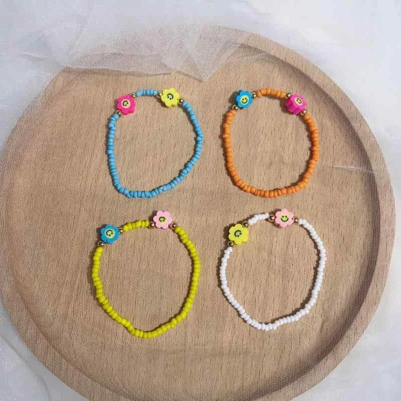 ブレスレット レディース ビーズ 伸縮 カラフル フラワーモチーフ ハンドメイド アクセサリー かわいい