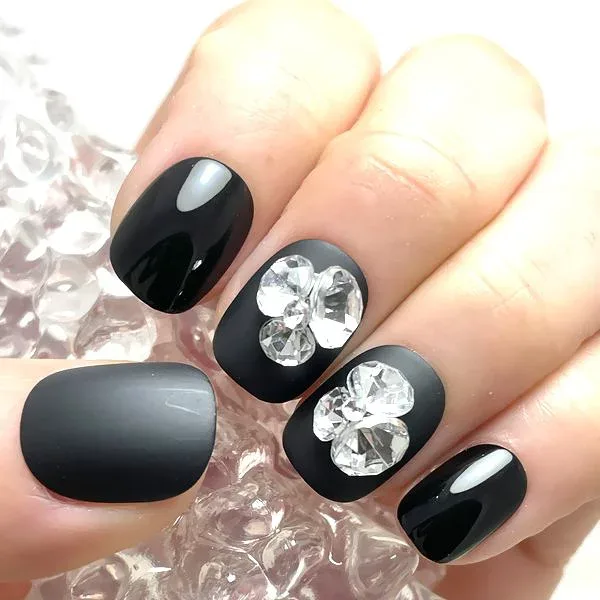 ☆ジュエリーネイル☆立体ビジュー ダイヤカット ブラック 黒 つやつや×つや消しマット キラキラ 盛り クール 繰り返し使える貼るだけ簡単便利 ネイリスト作成 ハンドメイド手作り ネイルチップnail短いつけ爪付け爪 使いやすい自爪感覚ベリーショートwn