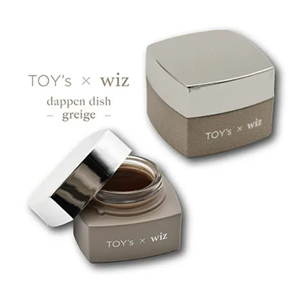 TOY's × wiz ダッペンディッシュ グレージュ T-DPN02