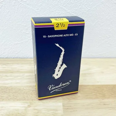 ☆アルトサックス用リード バンドレン(バンドーレン) 青箱 トラディショナルVandoren Traditional 【追跡メール便 4箱までOK】 【管楽器専門店】