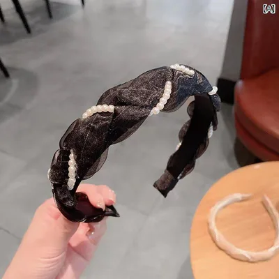 カチューシャ レディース 髪飾り ヘアバンド 3つ編み フェイクパール 幅広 太め 痛くない ヘアアクセサリー 上品 エレガント まとめ髪 普段使い おしゃれ かわいい
