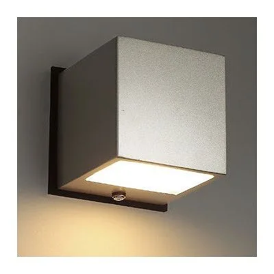 LED一体型ブラケットライト ダークシルバー 白熱灯30W相当 電球色