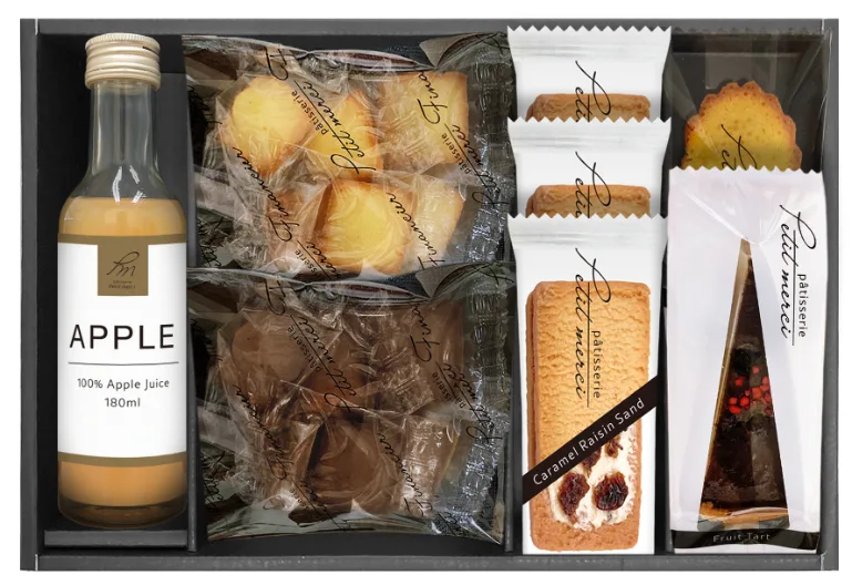 ชุดน้ำผลไม้และเค้กคัดสรร Patisserie Petit Merci