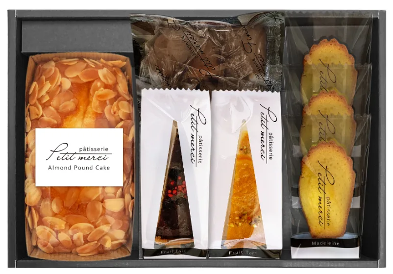 ชุดเค้กคัดสรร Patisserie Petit Merci