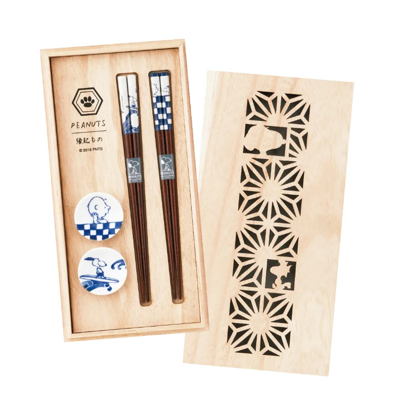 ピーナッツ 木箱入ペア染付箸セット