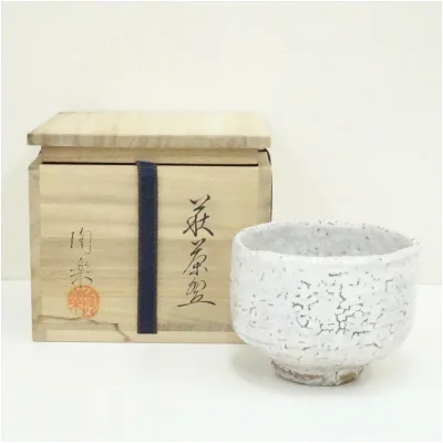 【中古】【茶道具】萩焼 梅田陶楽造 茶碗(共箱) 茶道 抹茶 おしゃれ 抹茶茶碗 抹茶碗 和食器 レトロ 茶器 骨董 茶わん 茶会 茶の湯