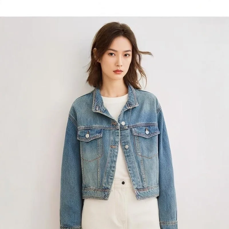 ジャケット 女性用 春 長袖 デニム 短丈 アウター コットン 素材 ライトブルー ルーズフィット 通勤スタイル 気質 デザイン スタンドカラー クラシック スタイル キャジュアル トップス 軽量 伸縮性 吸湿速乾 機能 普段使い コーディネート 自由