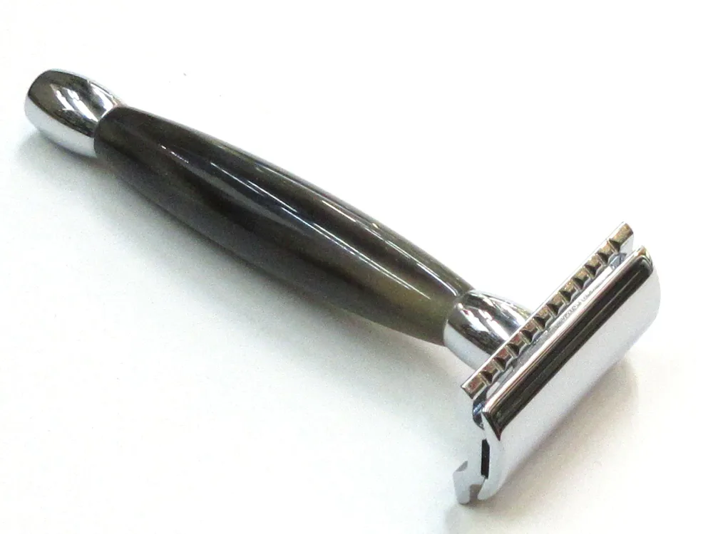メルクール 9027001 水牛角ハンドル 黒水牛 髭剃り 105mmサイズ (MR-06) 両刃 剃刀ホルダー ドイツ製(ゾーリンゲン) 替刃1枚付 ひげそり かみそり MERKUR