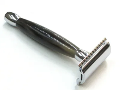 メルクール 9027001 水牛角ハンドル 黒水牛 髭剃り 105mmサイズ (MR-06) 両刃 剃刀ホルダー ドイツ製(ゾーリンゲン) 替刃1枚付 ひげそり かみそり MERKUR