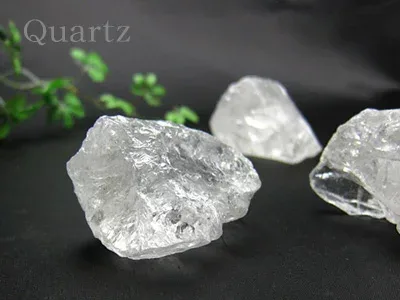 天然石 水晶 原石 約70〜140g パワーストーン レディース メンズ お守り クリスタル 占い 開運 癒し 浄化 幸運 厄除け 厄払い 運気UP 金運 魔除け ギフト ラッピング ブレスレット 贈り物 包装 アクセサリー【メール便不可】