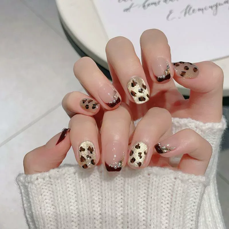 ネイルチップ レディース 秋冬 ハンドメイド つけ爪 ネイルアート ヒョウ柄 レオパード ブラウン フレンチ ネイル ショート丈 スクエア キャッツアイ マグネット 星空 高級感 取り外し可能 着脱簡単 普段使い かわいい おしゃれ デート オフィス パ