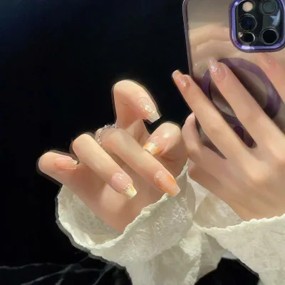 ネイルチップ レディース つけ爪 ネイルアート ハンドメイド フレンチネイル 高級感 レリーフ クリームモカ スクエアオフ ショートネイル 美肌見せ 秋冬 普段使い デイリー おしゃれ かわいい 上品 清楚 シンプル ブライダル パーティー お呼
