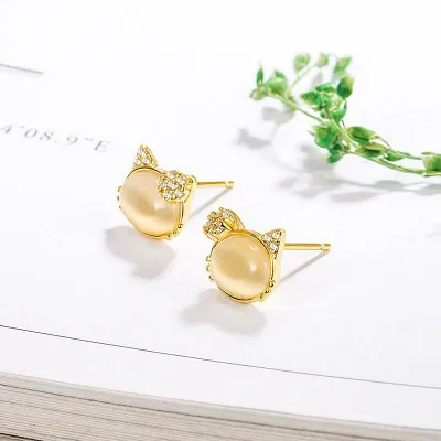 シルバーピアス レディース スタッドピアス キャッツアイ 猫 ネコ モチーフ アクセサリー ジュエリー キャッツアイストーン アニマル 動物 かわいい おしゃれ ファッション 優しい フェミニン 韓国 コーディネート 小ぶり 普段使い デイリー オフィ
