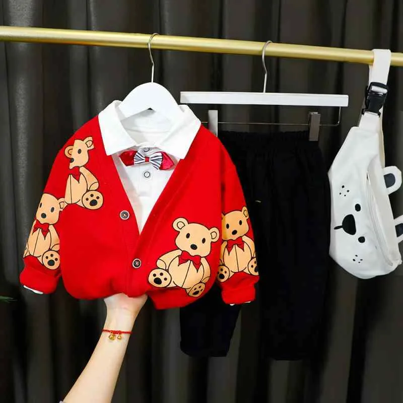 ベビー服 男の子 男児 春秋 韓国ファッション 長袖 スリーピース セットアップ 上下セット クマ柄 アニマル柄 キャラクター コットン おしゃれ かわいい 普段使い 通園 お出かけ レッド系 グレー系 ネイビー系