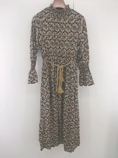 ◇ ◎ LEBECCA boutique モックネック 花刺繍 モダン 長袖 膝下丈 フレア ワンピース サイズ M ベージュ レディース E 【中古】