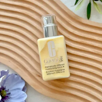 クリニーク ドラマティカリー ディファレント モイスチャライジング ローション プラス 125ml(CLINIQUE クリーム オイル 30代 40代 50代 60代 女性 お得)