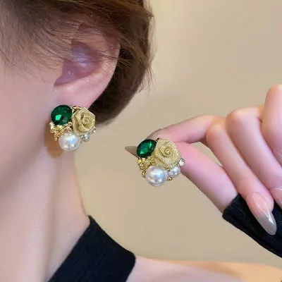ピアス レディース ローズ 薔薇 パール パール ジルコニア 高級感 電気メッキ加工 小ぶり レトロ 金属アレルギー対応 華奢 ジュエリー アクセサリー 通勤 旅行 プレゼント ギフト