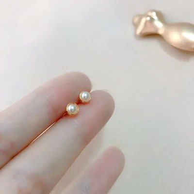 ピアス レディース 小ぶり ミニ パール 電気メッキ加工 高級感 シンプル 上品 きれいめ スタッドピアス ファッション 通勤 OL 通学 日常使い ジュエリー