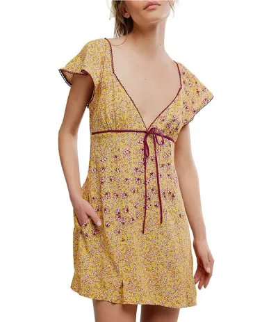 フリーピープル レディース トップス ワンピース Vネック A ライン フラワー柄 プリント ミニ フラワー Free People Backroads Floral Print V-Neck Short Sleeve A-Line Mini Dress Dandelion Combo