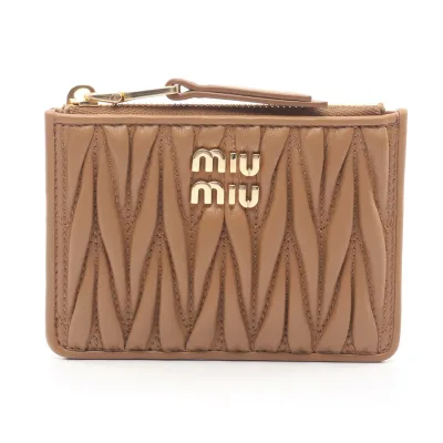 【5千円OFFクーポン対象 10/9 20時〜10/13 9:59】ミュウ ミュウ Miu Miu MATELASSE'MIU マテラッセ コインケース カードケース アクセサリー レザー ブラウン系 5MC093AFPPF098L 【新品】