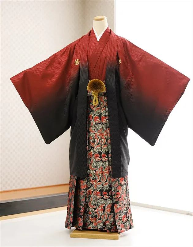 卒業式 袴レンタル 男 mo299 紋付袴フルセット メンズ着物 男性着物レンタル 羽織袴 kimono 結婚式 イベント 和服 かっこいい 人気 高級ブランド「モダンクラシック」赤×黒ぼかし高級昇龍神袴【レンタル】
