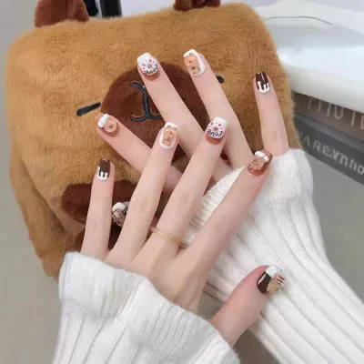 ネイルステッカー 少女用 かわいい クマ ドーナツ グラフィティ デザイン ショートタイプ 多用途 手作り風 遊び心 日常使い 爪用 パッチ シール 付け爪