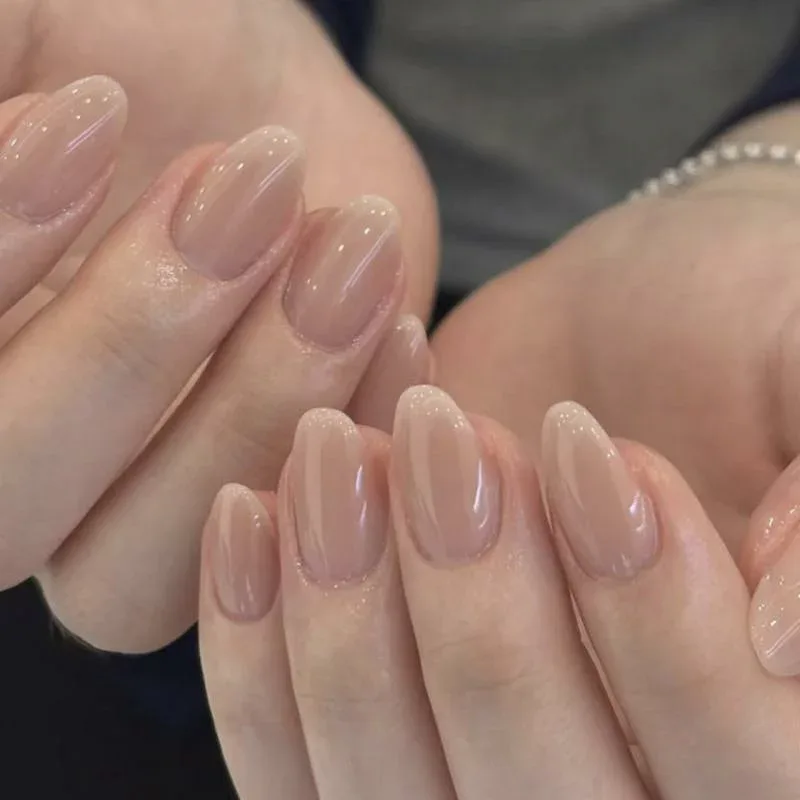ネイルチップ 女性用 短め アー型 ベージュ 色 シンプル かわいい 軽量 耐久性 普段使い 指先ケア 自然 セルフ装着 透明感