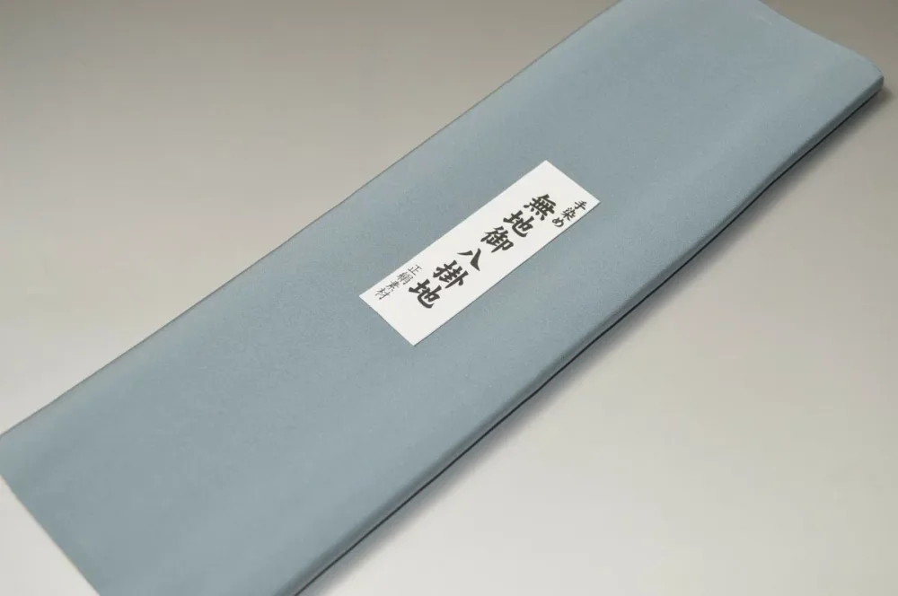 【送料無料】【難あり】精華無地正絹八掛け No.10349 アレキタイプガーネット 正絹無地タイプ 小紋・付下げに◎ 幅約38cm 長さ約4m 正絹素材(シルク)正絹 八掛 裾回し 裏地 きもの 着物 すそまわし はっかけ 二つ折りにして配送で送料無料 ポスト投函