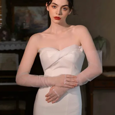 ウェディンググローブ フィンガーレス ロング 51cm レース イニシャル貼付可 指なし ブライダル 手袋 花嫁 結婚式 二次会 前撮り 後撮り フォトウェディング 撮影小物 ウェディング小物 パーティー 舞台オフホワイト 白 個性的 DIY カスタム ブライダルグローブ 披露宴