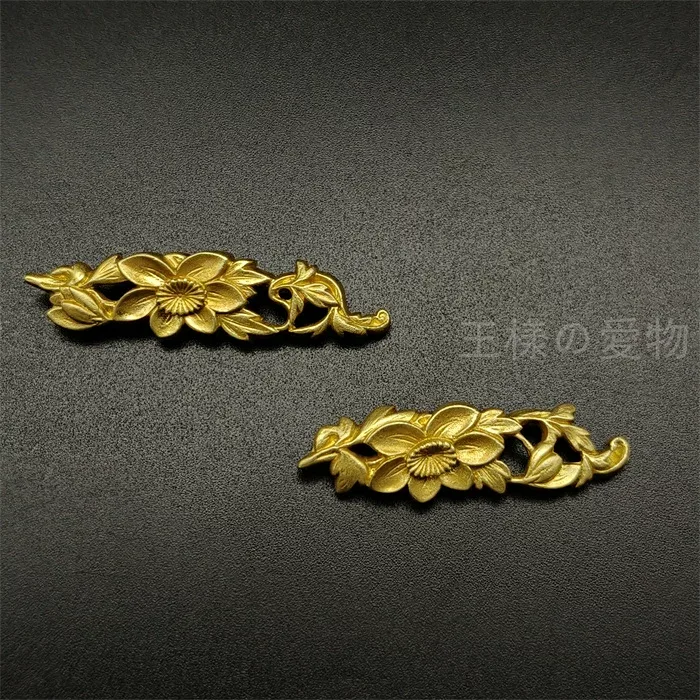 日本刀装具 目貫 花の図 金色 銅製 金工品 細工 職人作 刀剣美術 置物