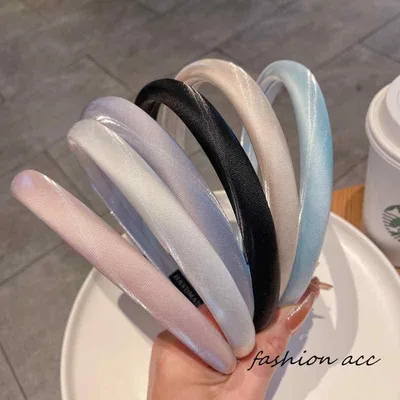 ヘアバンド 女性用 夏用 洗顔用 サテン生地 高級感 おしゃれ ファッション ヘアアクセサリー 日常使い 汎用 スタイリッシュ ソフト素材 伸縮性 軽量 コーディネート ヘッドアクセ