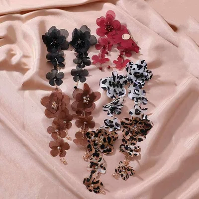ピアス レディース アクセサリー 布花 タッセル フリンジ ロング 揺れる 大ぶり 軽い 軽い付け心地 軽量 高級感 エレガント フェミニン かわいい スウィート ガーリー デート お呼ばれ パーティー 結婚式 韓国 韓国 オルチャン ファッション お
